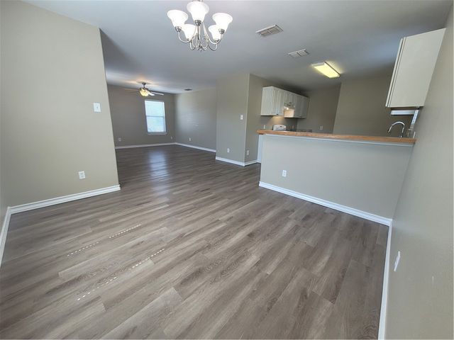 508 Lakeside Dr, Corpus Christi, TX 78418