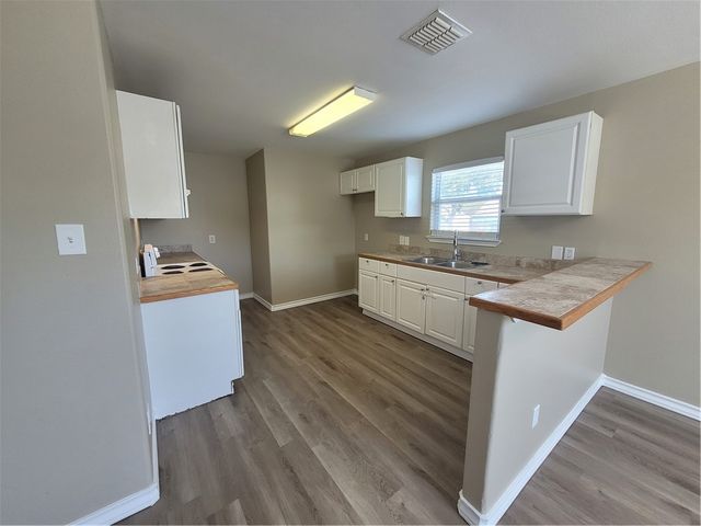 508 Lakeside Dr, Corpus Christi, TX 78418