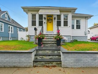 70 Norman St, Springfield, MA 01104