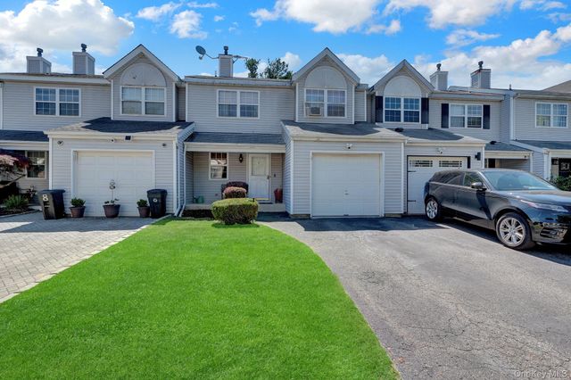 6 Beech Street, Central Islip, NY 11722