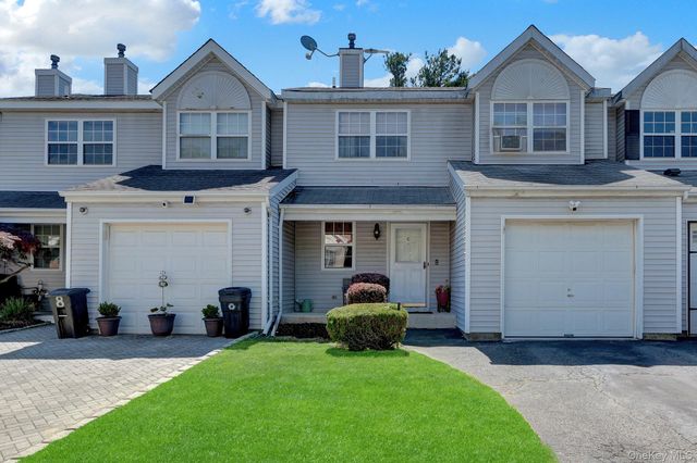 6 Beech Street, Central Islip, NY 11722