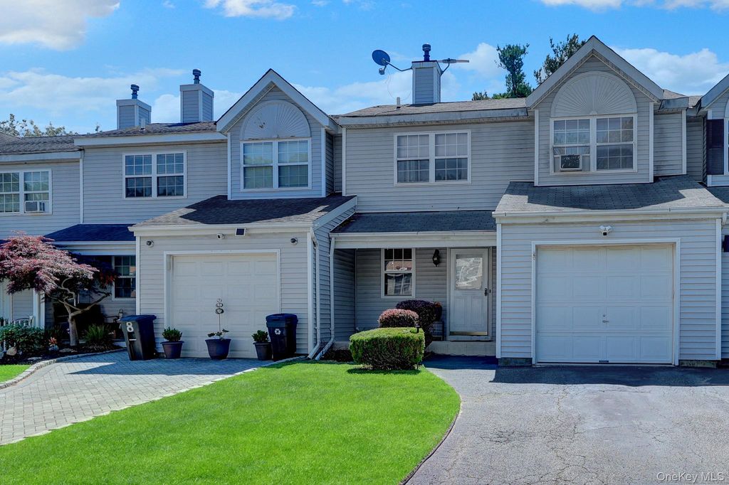 6 Beech Street, Central Islip, NY 11722
