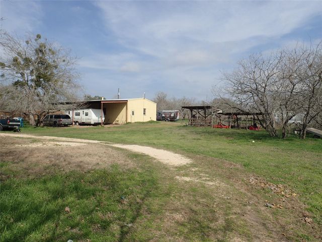 336 Boulder LN, Dale, TX 78616