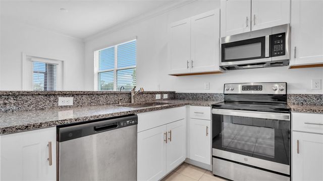 7002 RIPPLE POND LOOP, Zephyrhills, FL 33541