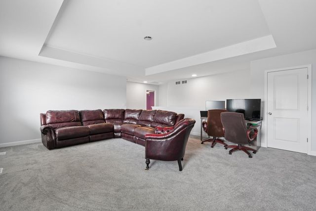 7803 Gleenwood Drive, Roscoe, IL 61073