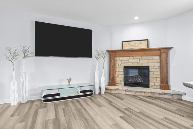 7803 Gleenwood Drive, Roscoe, IL 61073