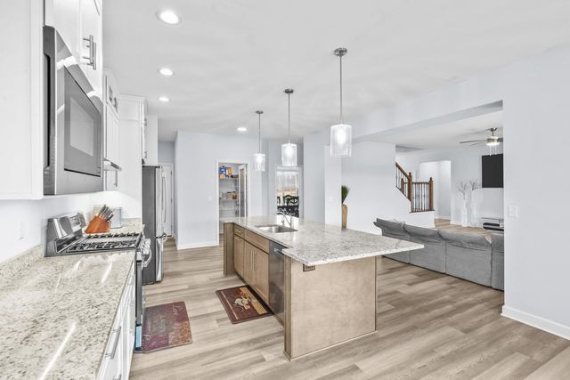 7803 Gleenwood Drive, Roscoe, IL 61073