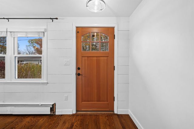 8 Bonnie Drive, Exeter, NH 03833