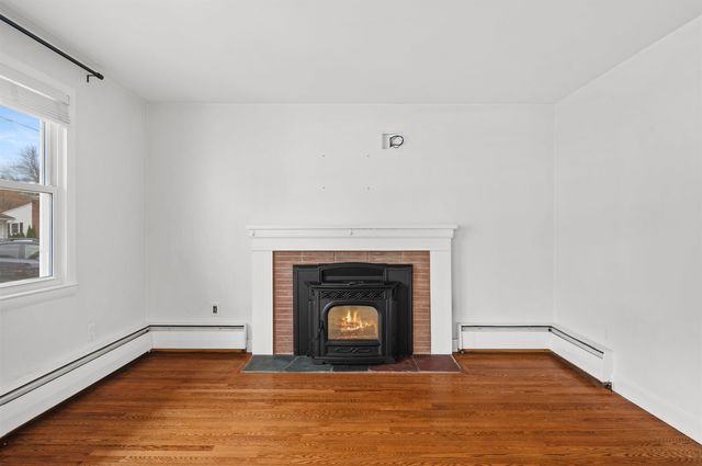 8 Bonnie Drive, Exeter, NH 03833