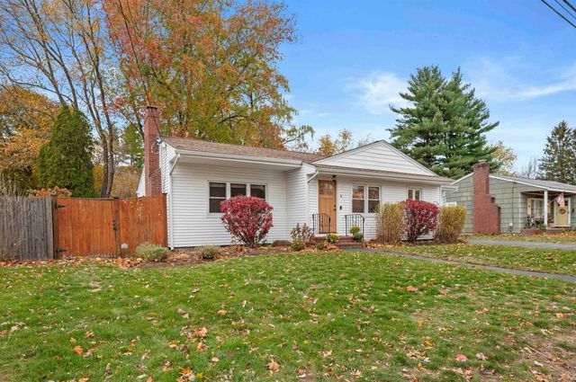 8 Bonnie Drive, Exeter, NH 03833