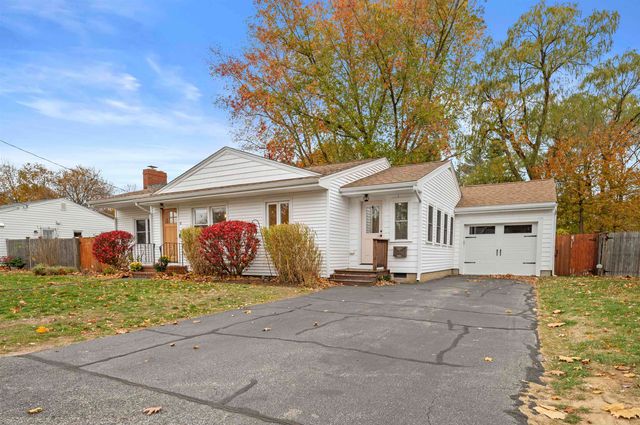 8 Bonnie Drive, Exeter, NH 03833