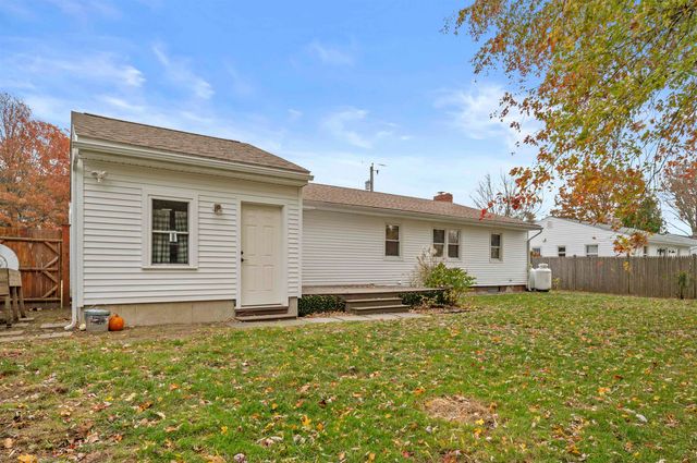 8 Bonnie Drive, Exeter, NH 03833