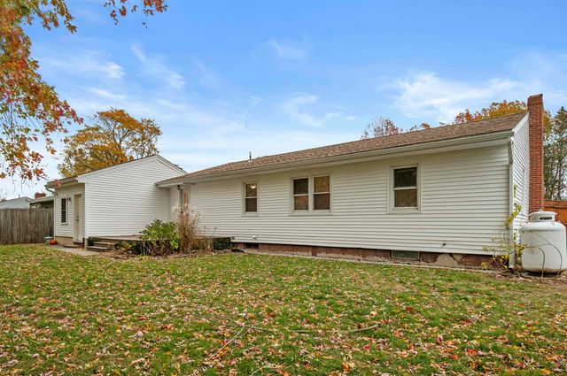 8 Bonnie Drive, Exeter, NH 03833