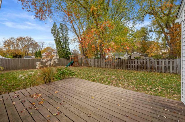 8 Bonnie Drive, Exeter, NH 03833