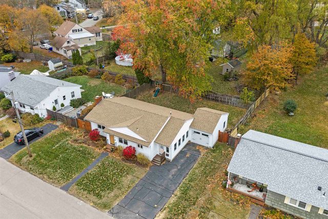 8 Bonnie Drive, Exeter, NH 03833