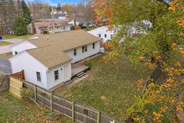 8 Bonnie Drive, Exeter, NH 03833