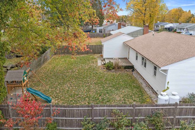 8 Bonnie Drive, Exeter, NH 03833