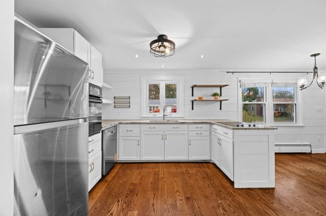 8 Bonnie Drive, Exeter, NH 03833