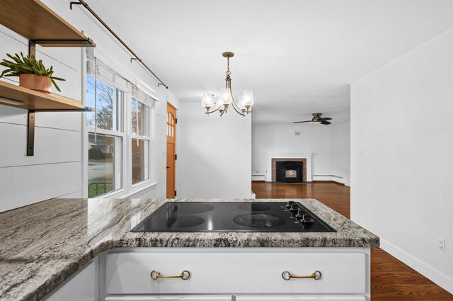 8 Bonnie Drive, Exeter, NH 03833