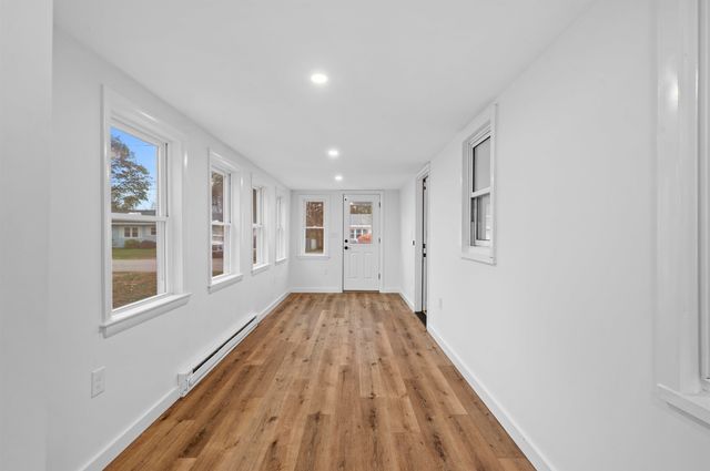 8 Bonnie Drive, Exeter, NH 03833