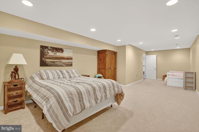 8534 CHASE GLEN CIR, Fairfax Station, VA 22039