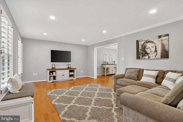 8534 CHASE GLEN CIR, Fairfax Station, VA 22039