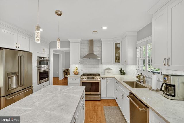 8534 CHASE GLEN CIR, Fairfax Station, VA 22039