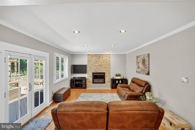 8534 CHASE GLEN CIR, Fairfax Station, VA 22039