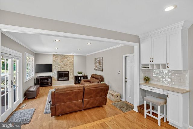 8534 CHASE GLEN CIR, Fairfax Station, VA 22039