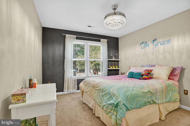 8534 CHASE GLEN CIR, Fairfax Station, VA 22039