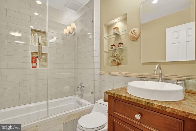 8534 CHASE GLEN CIR, Fairfax Station, VA 22039