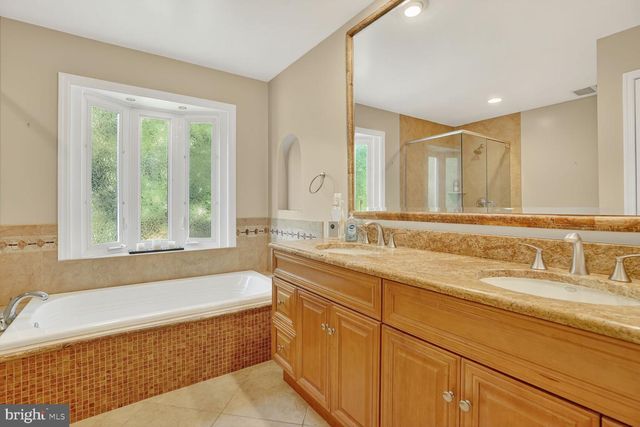 8534 CHASE GLEN CIR, Fairfax Station, VA 22039