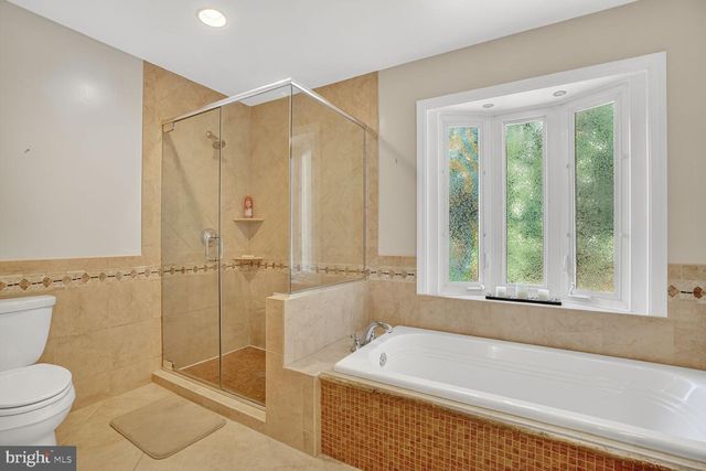 8534 CHASE GLEN CIR, Fairfax Station, VA 22039
