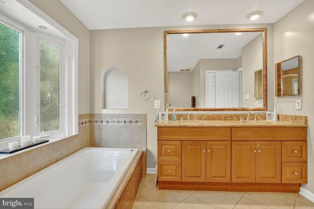 8534 CHASE GLEN CIR, Fairfax Station, VA 22039