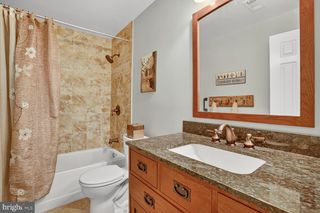 8534 CHASE GLEN CIR, Fairfax Station, VA 22039