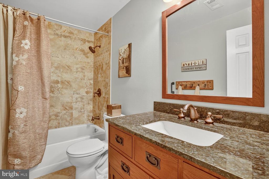 8534 CHASE GLEN CIR, Fairfax Station, VA 22039