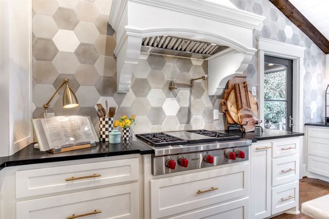 5929 Club Oaks Drive, Dallas, TX 75248