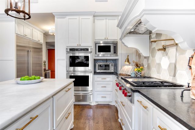 5929 Club Oaks Drive, Dallas, TX 75248