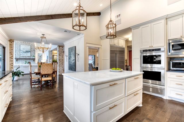 5929 Club Oaks Drive, Dallas, TX 75248