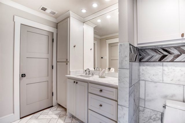 5929 Club Oaks Drive, Dallas, TX 75248