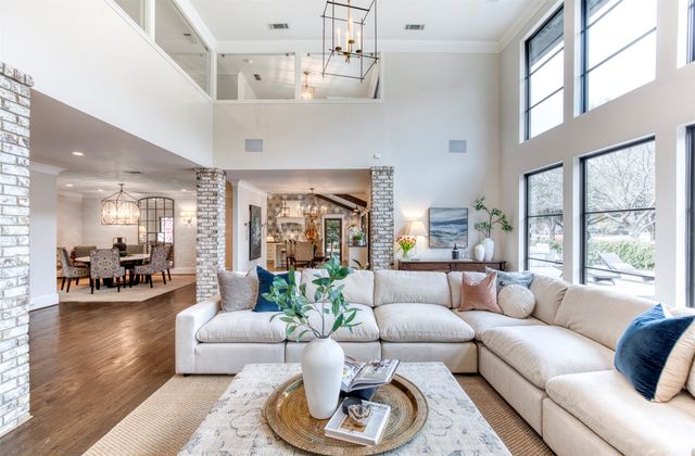 5929 Club Oaks Drive, Dallas, TX 75248