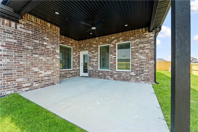 648 Primitivo Avenue, Tontitown, AR 72762