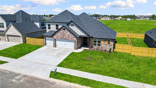648 Primitivo Avenue, Tontitown, AR 72762