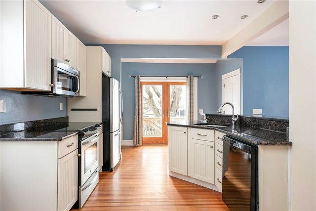5 Cummings Road, Newport, RI 02840