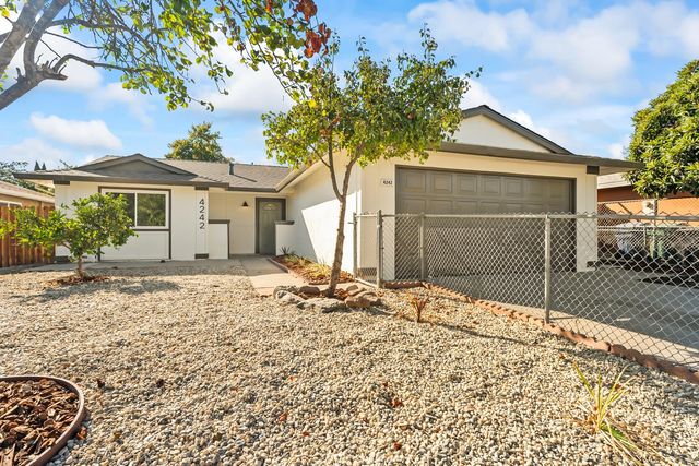 4242 Worthington Dr, North Highlands, CA 95660