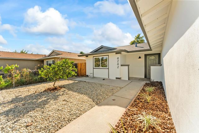 4242 Worthington Dr, North Highlands, CA 95660