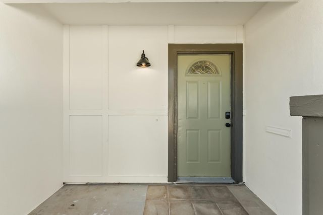 4242 Worthington Dr, North Highlands, CA 95660