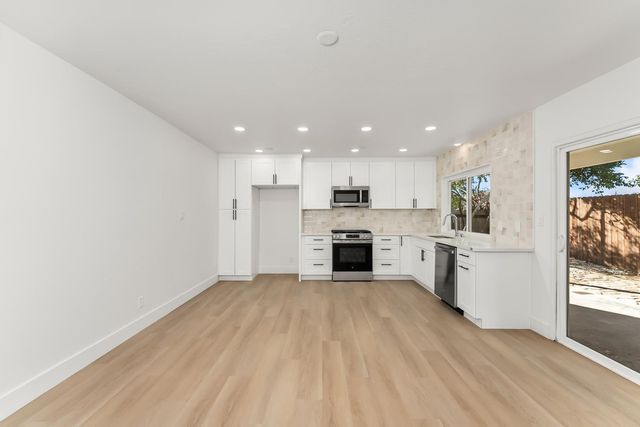 4242 Worthington Dr, North Highlands, CA 95660