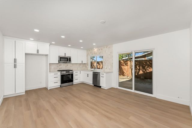 4242 Worthington Dr, North Highlands, CA 95660