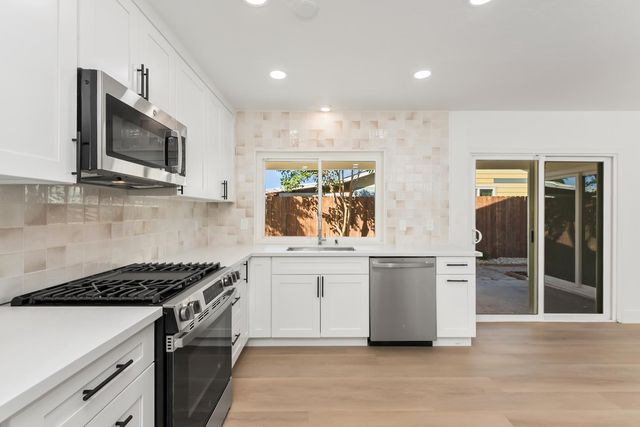 4242 Worthington Dr, North Highlands, CA 95660